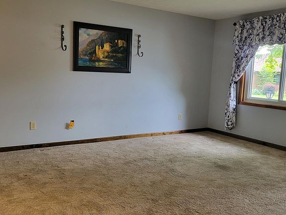 4th image of 607 Gardenview Dr SW #131