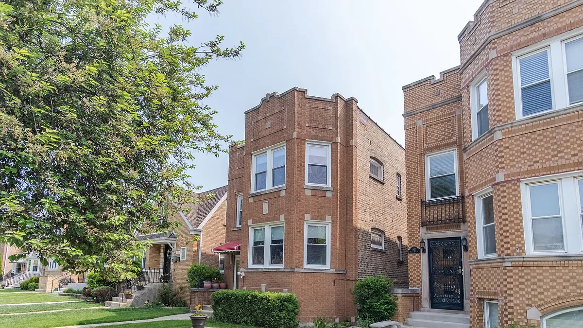 Building Photo - 4931 N Menard Ave #2