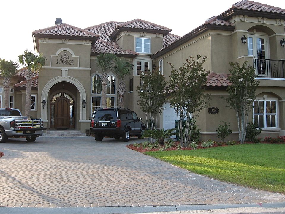 1st image of 300 Corinthian Pl