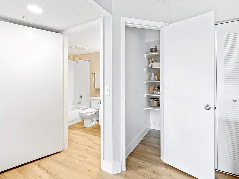 Sheridan Ocean Club Apartments — Photo 70
