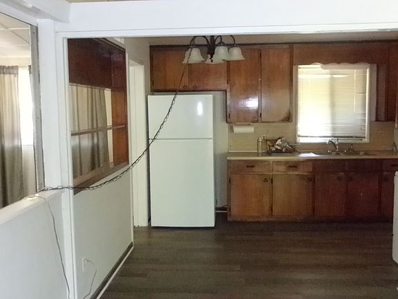 3rd image of 250 Easthaven Rd