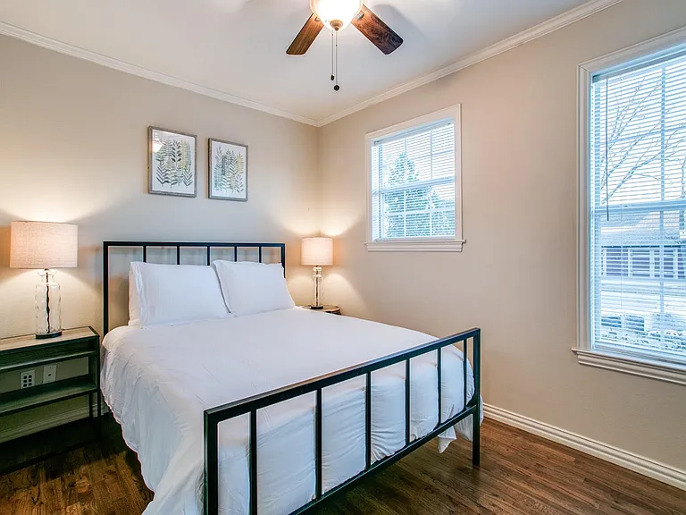 610 E Texas St — Photo 10