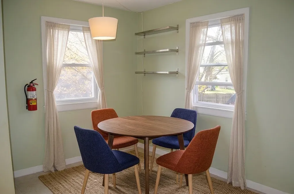 2 bed, 900 sqft, $1,795 — Photo 1