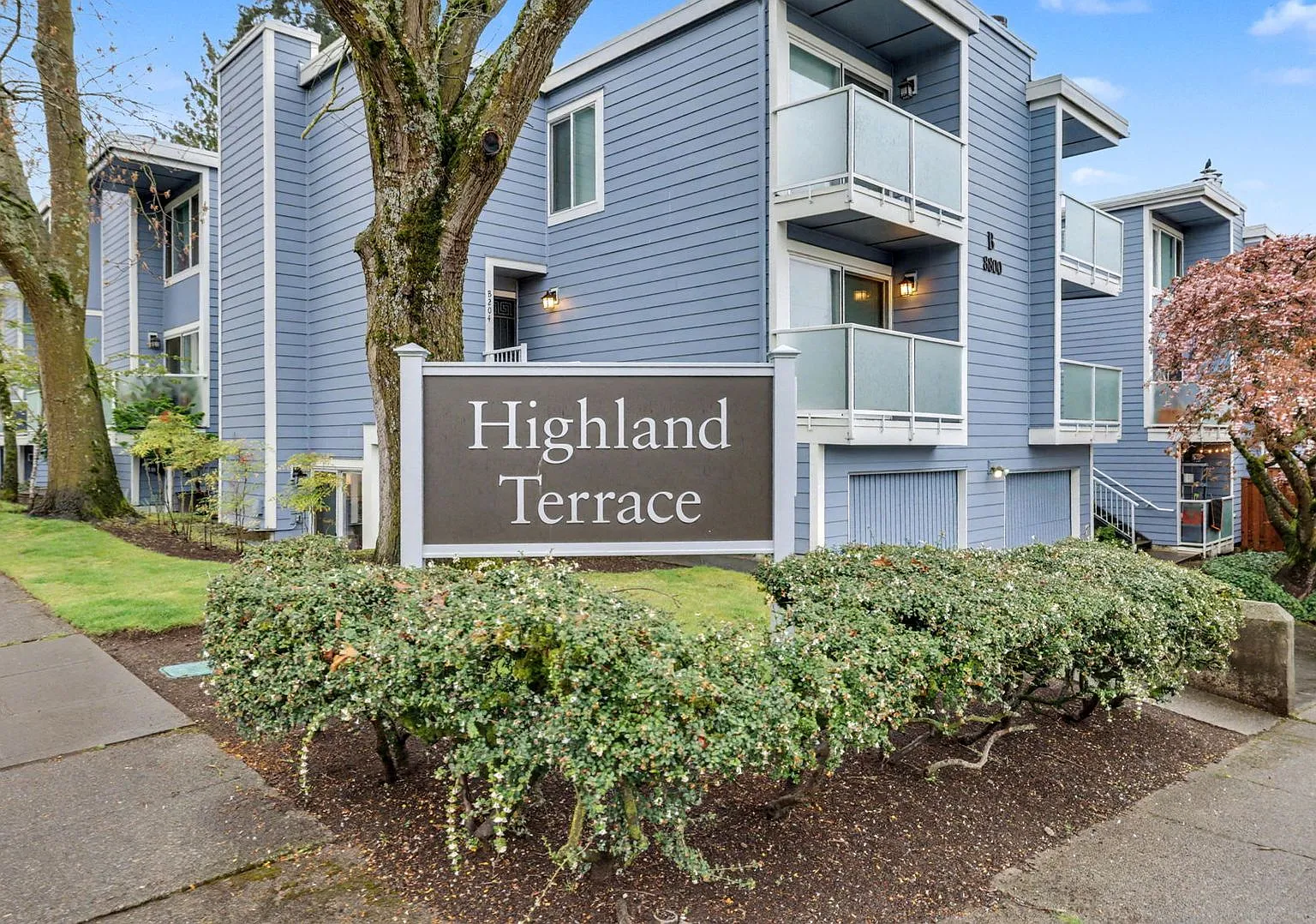 Maple Leaf Condo, 2 bedroom, 2 bath — Photo 1