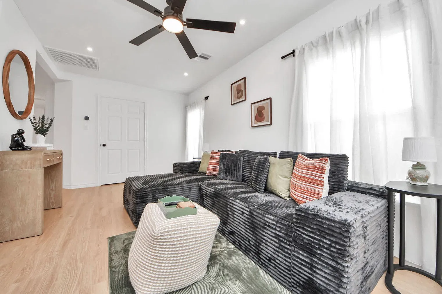 3 bed, 2.0 bath, 1334 sqft, $3,987 — Photo 4