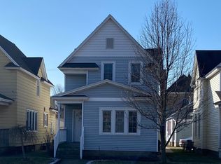 98 W 16th St, Holland, MI 49423