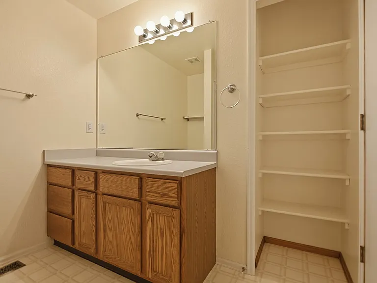 1321 W 132nd Pl — Photo 12