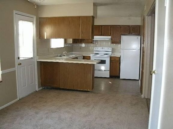 1000SF Dining & Kitchen