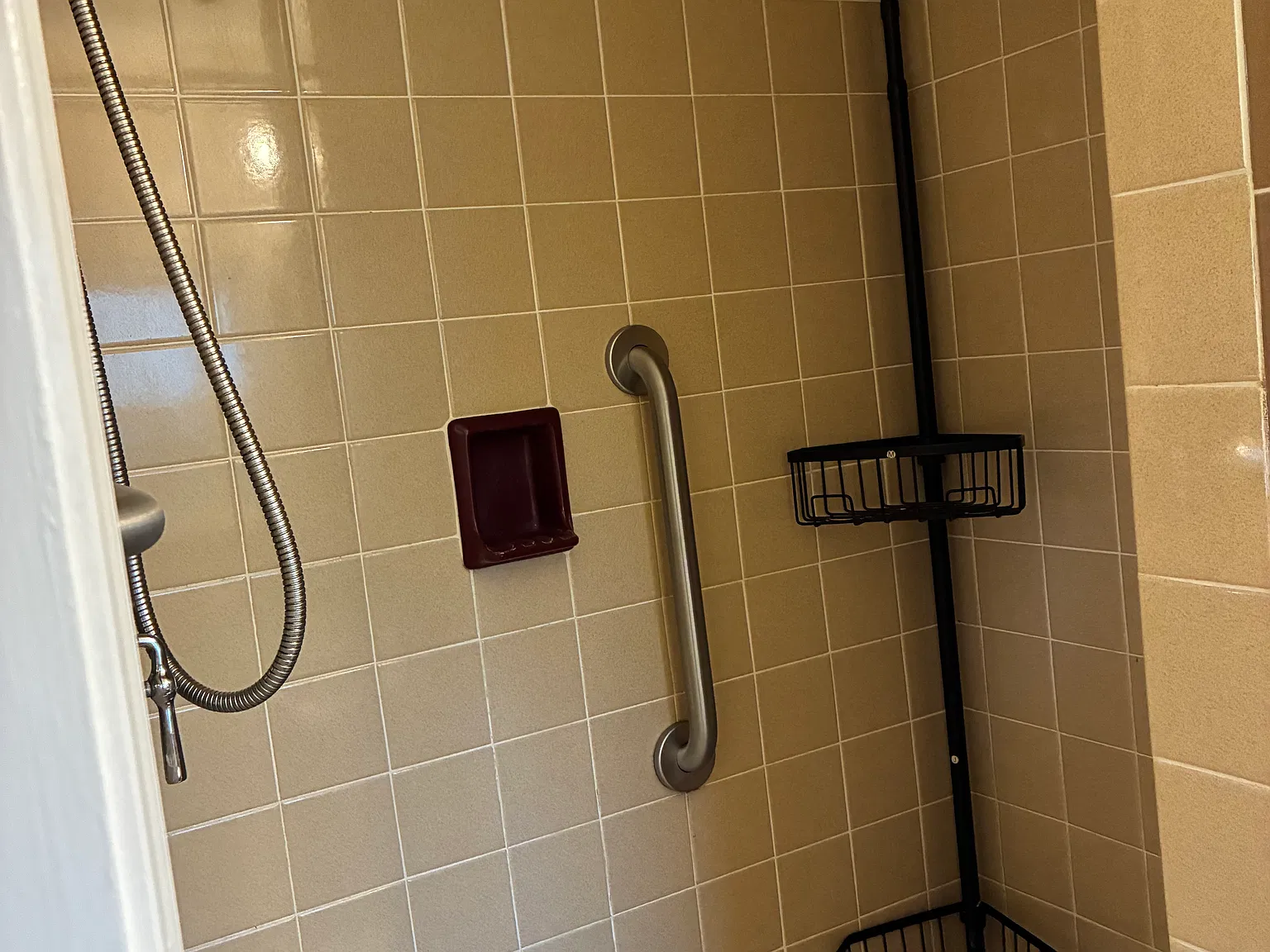 3 bed, 1500 sqft, $2,450 — Photo 4