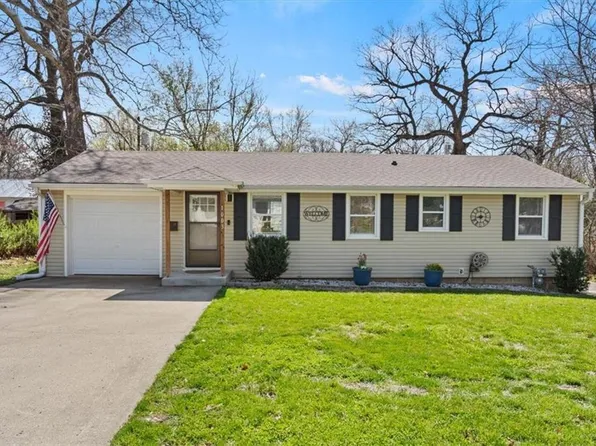 1003 Maple Ln, Harrisonville, MO 64701