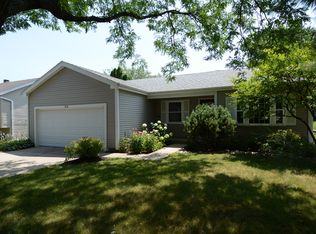 313 Exmoor Dr, Streamwood, IL