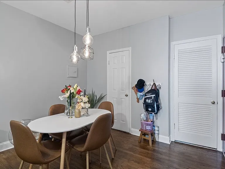 224 48th St #4H — Photo 4