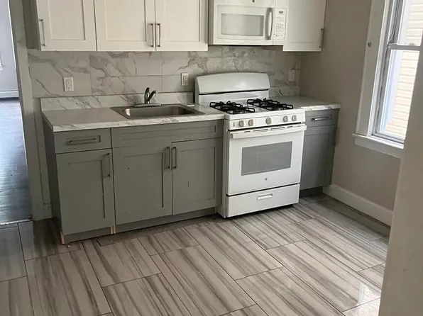 408 Barbour St APT 5, Hartford, CT 06120