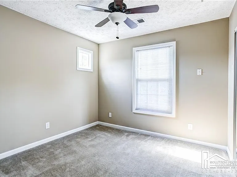 709 Bedford Ct — Photo 11