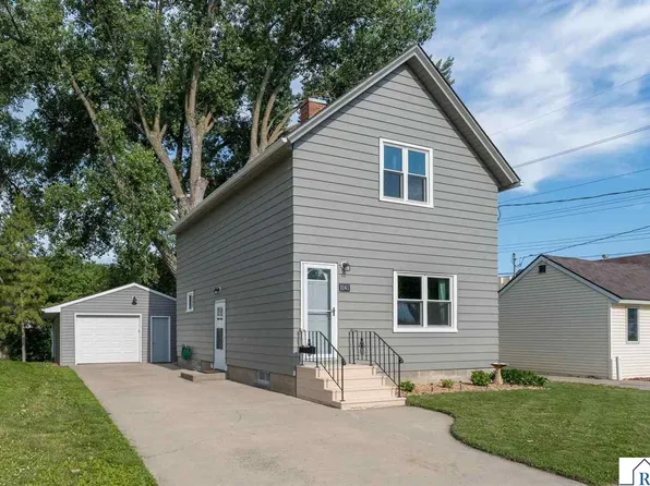 1041 Quincy St, North Mankato, MN 56003