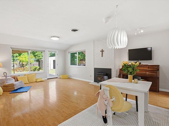 2nd image of 921 Patricia Way