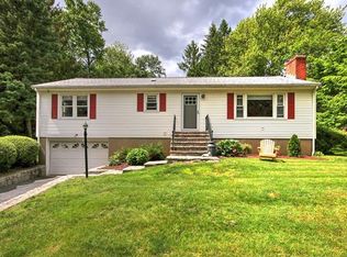 31 Rutlee Dr, Trumbull, CT 06611