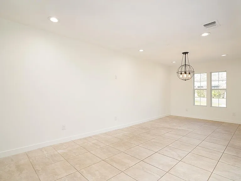 538 Schmeltzer Ln — Photo 2