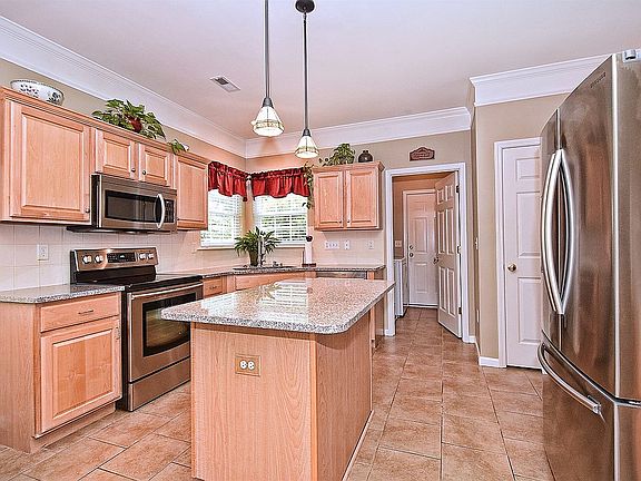 3rd image of 7891 Sedgebrook Dr E