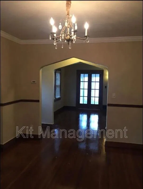 Spacious 4-Bedroom Home with Modern Updates & Prime Toledo Location 2145 Mellwood Court — Photo 3
