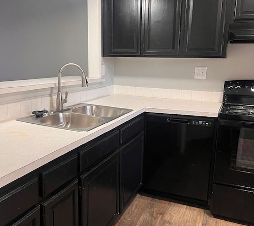 1st image of 1000 S Woodlawn St APT 804