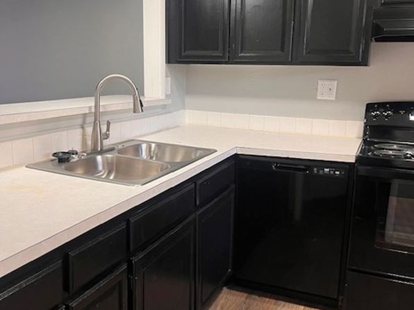 Parke East Townhomes | 1000 S Woodlawn St, Wichita, KS