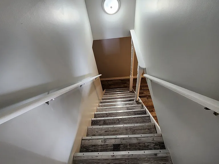 100 Grant Dr — Photo 36