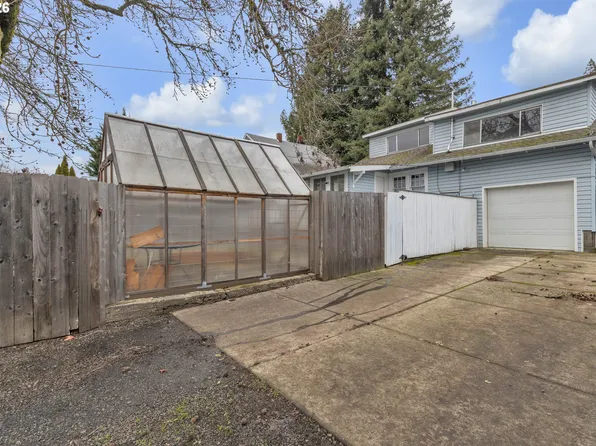1560 SE Hamilton St, Roseburg, OR 97470