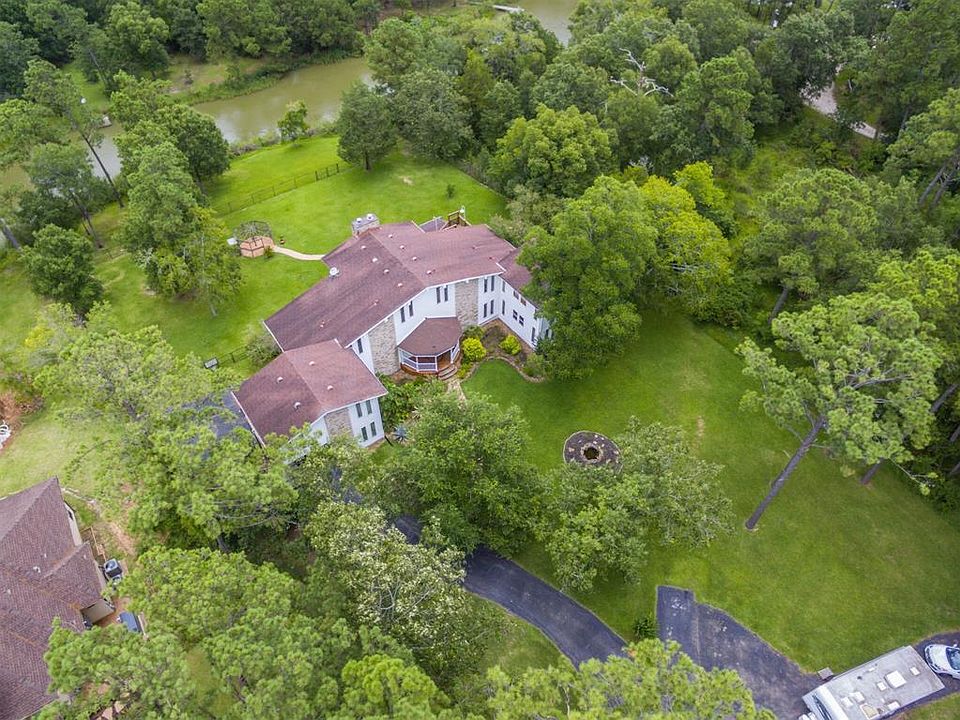 1st image of 1010 N Country Club Dr