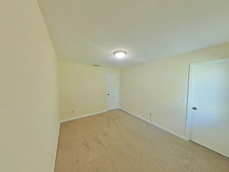 5432 NE 11th Ave — Photo 8