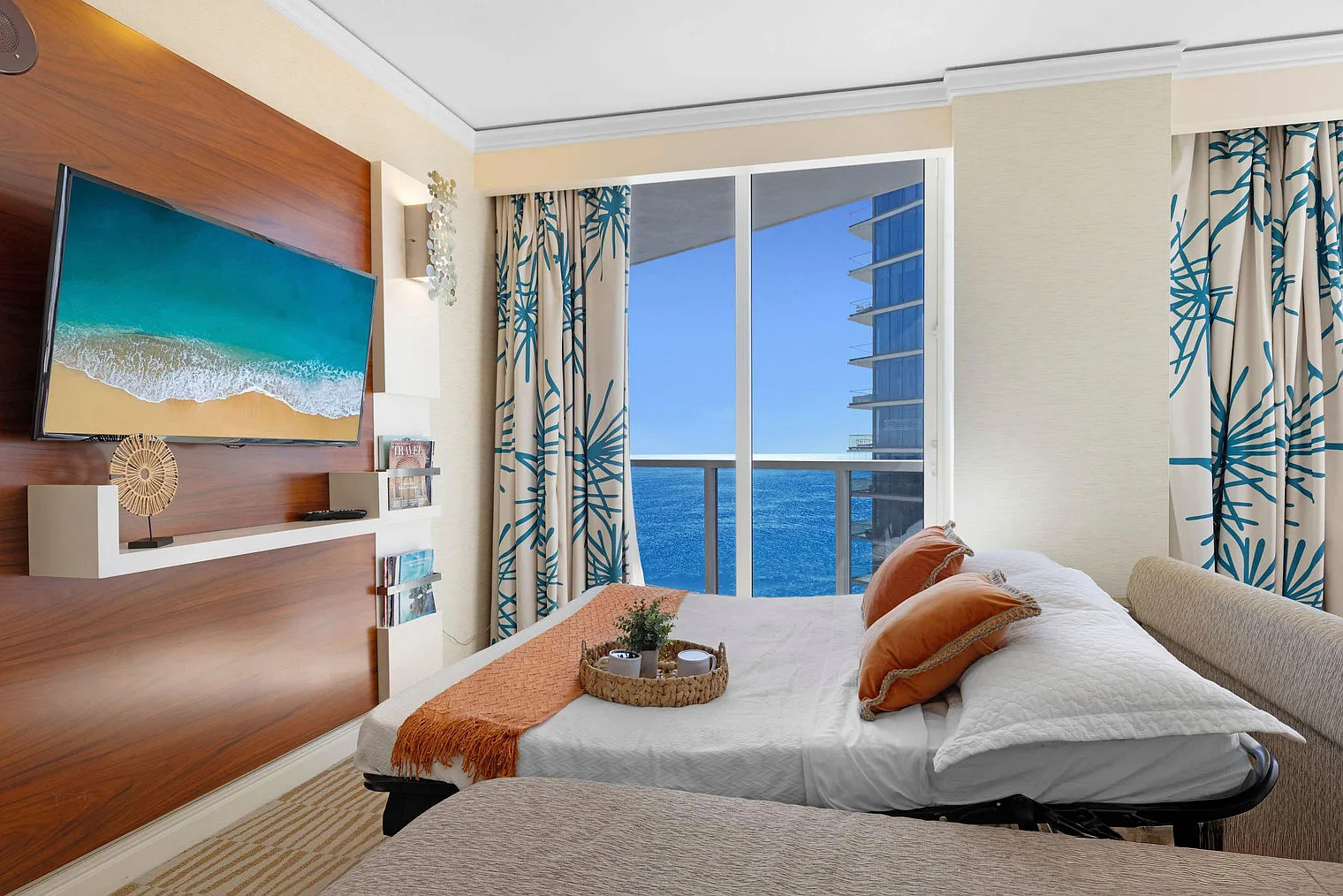 1 bed, 1.0 bath, 1065 sqft, $5,329 — Photo 3