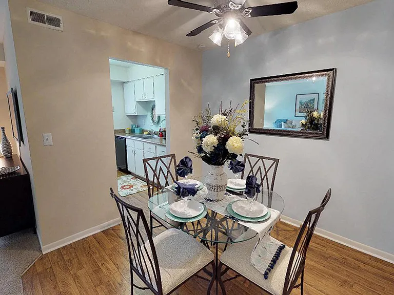 Hunter's Creek Apartments — Photo 45