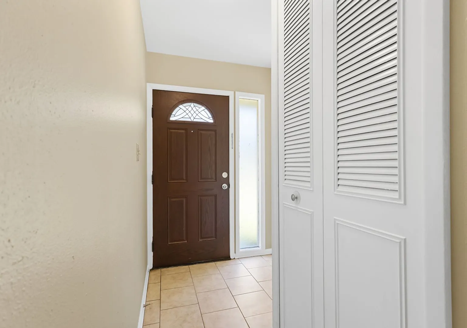 3 Bedroom/1 Bath Garden Court East — Photo 4