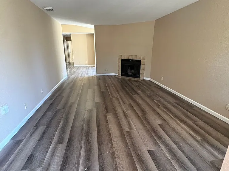5056 Connecticut Dr — Photo 2