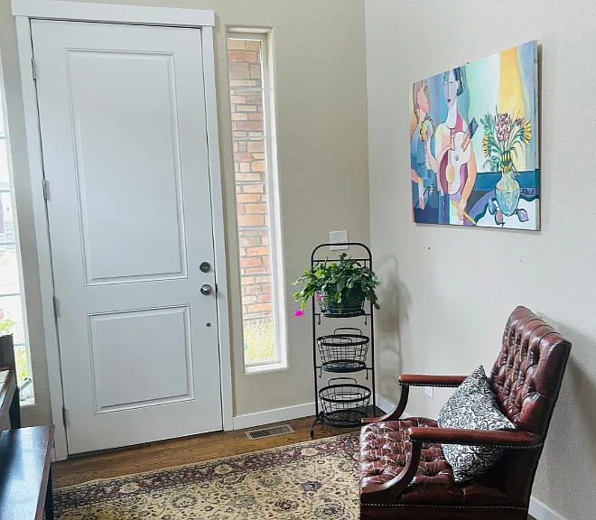 The open fovea has a 2 story ceiling - light and welcoming