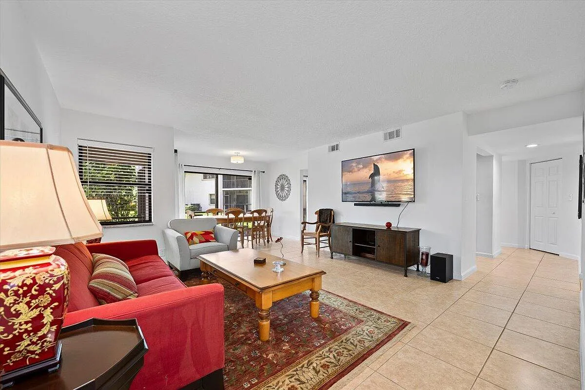 2 bed, 2.0 bath, 1202 sqft, $4,000 — Photo 3