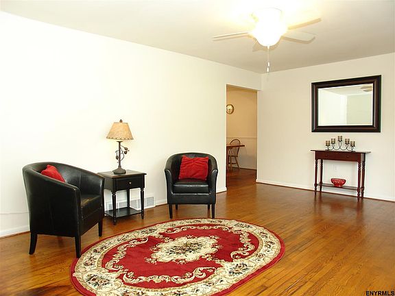 4th image of 12 Gingham Ave