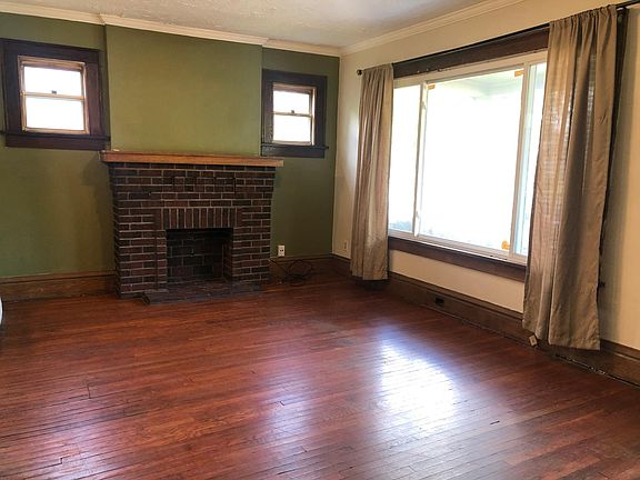 4th image of 1044 W Exchange St #1