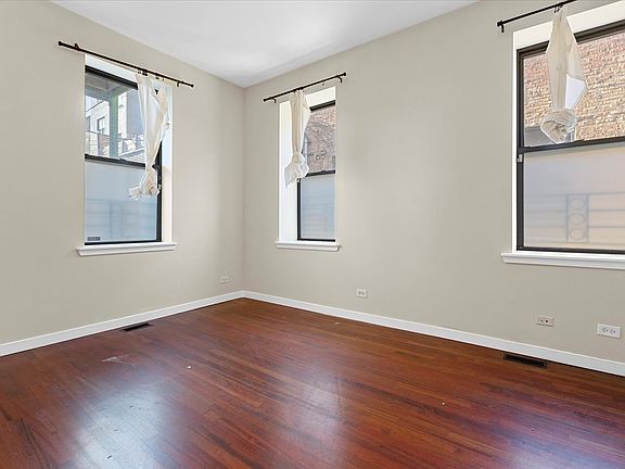 2nd image of 613 N Racine Ave APT 1