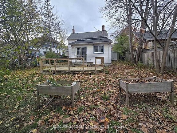 3rd image of 19 Cedar St