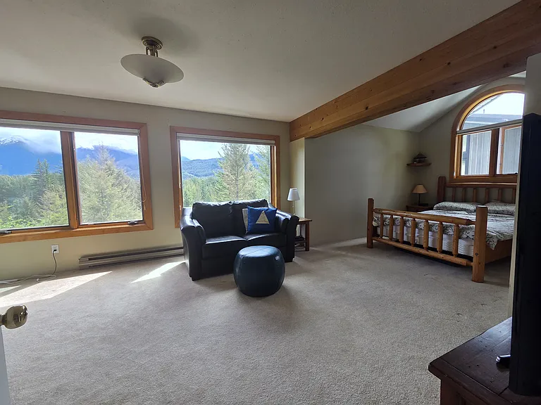 8261 Valley Dr — Photo 4