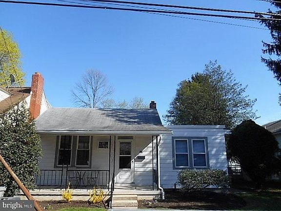 2nd image of 608 2nd St