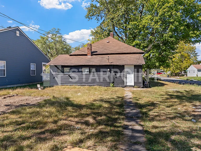 1504 Halford St — Photo 9