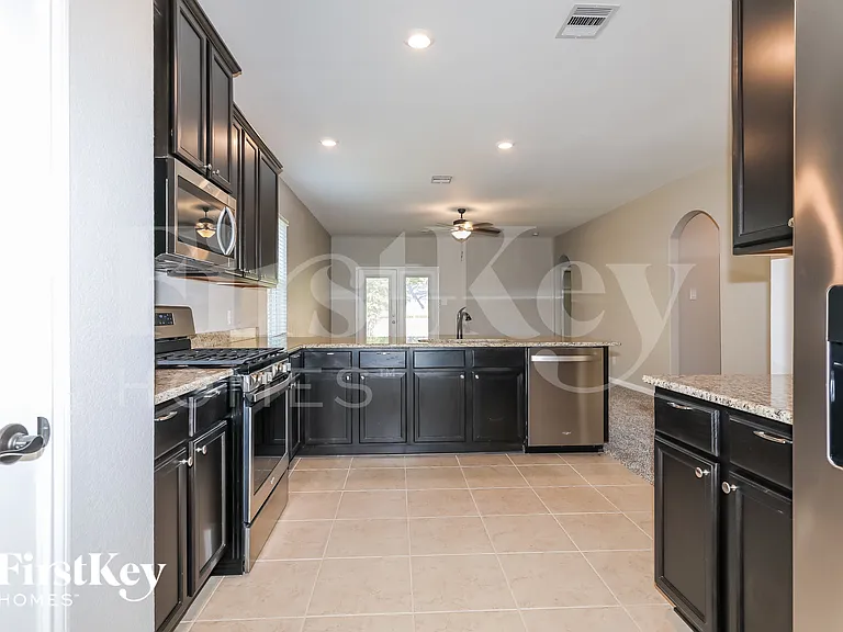 8981 Oval Glass St — Photo 5
