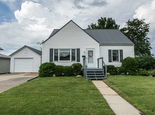 940 2nd Ave SE, Dyersville, IA 52040