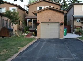 23 Blossom Ave #1A, Brampton, ON L6X2W2