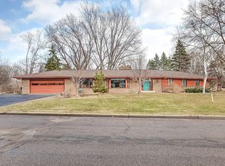 1926 Gluek Ln, Saint Paul, MN 55113