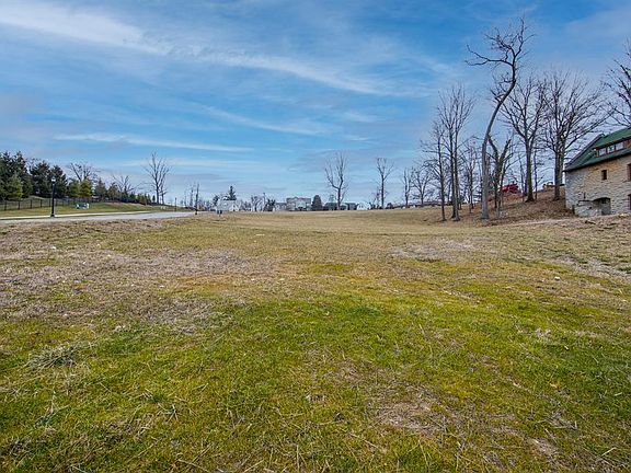 4th image of 886 Grandin View Dr #17