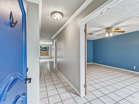4th image of 2639 Hemlock Dr