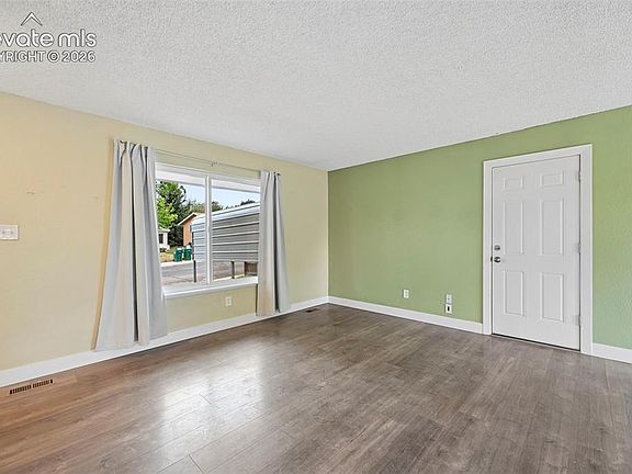 5th image of 2297 Whitewood Dr